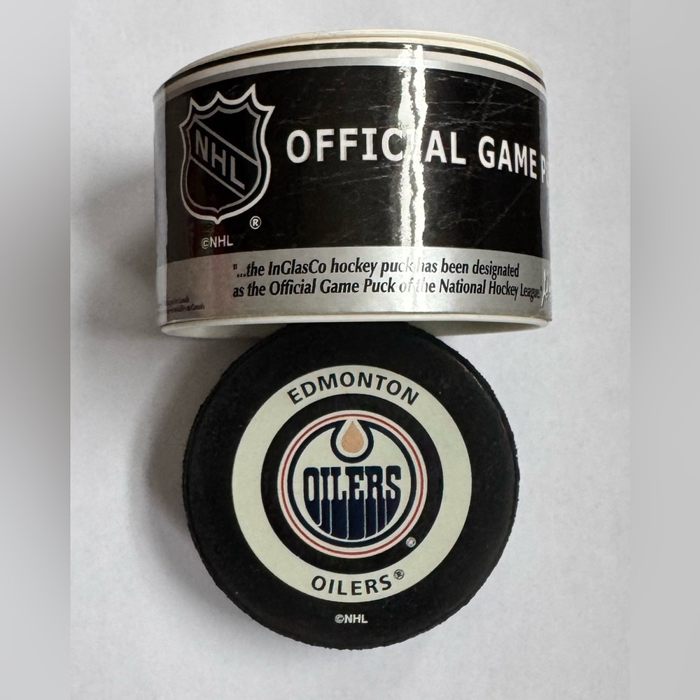 Edmonton Oilers Official Game Puck / NHL